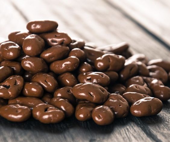 Chocolate Raisins Go Naked Veg